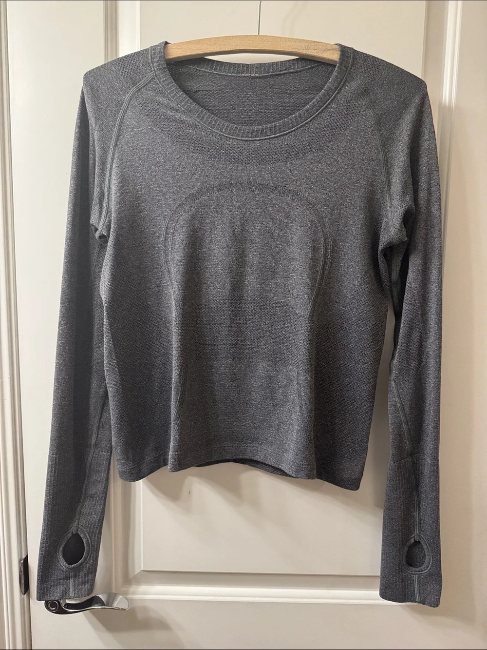 Lululemon Swiftly Tech Long-Sleeve Shirt Waist Length in Heathered Black Size 8